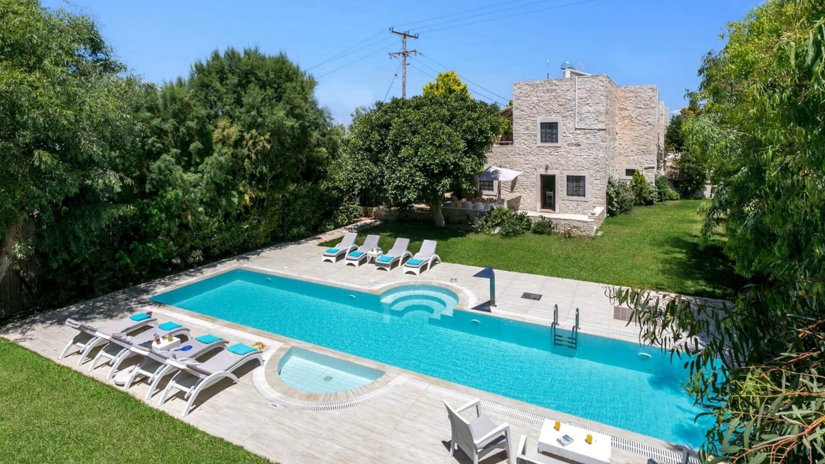 Kato Gouves Villa | Villa Vincenzos by Villa Plus