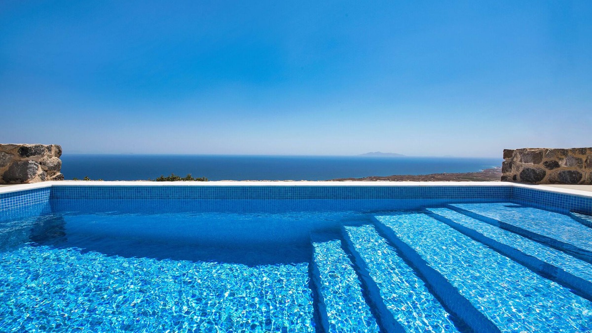 Imerovigli Villa | Villa Vinsanto, 2 bedrooms, heated pool. Part of Theano Cave Suites & Villas,