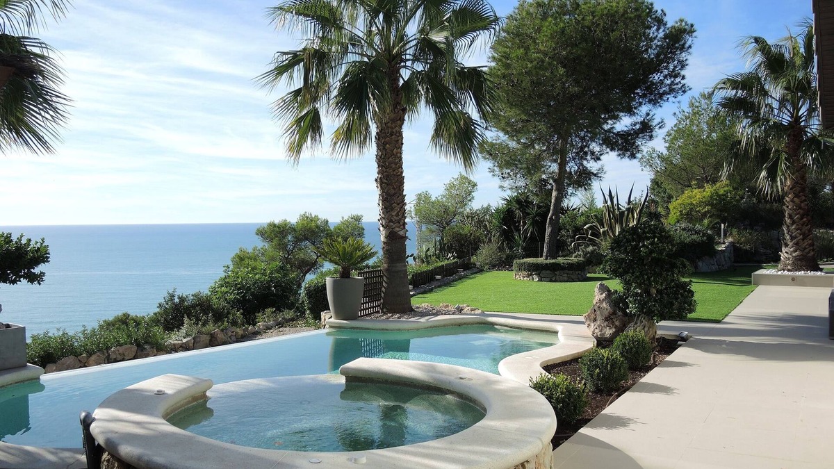 Sitges Villa | Villa Vista, Breathtaking Sea Views, Stylish garden , Peaceful Location ,