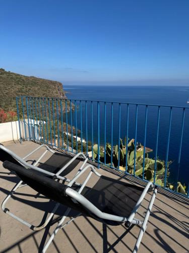 Pecorini A Mare Villa | Villa Vista Mare a Filicudi