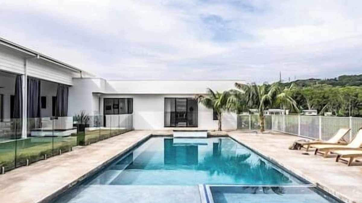 Ewingsdale Villa | VILLA VISTA - Resort Living Byron Bay