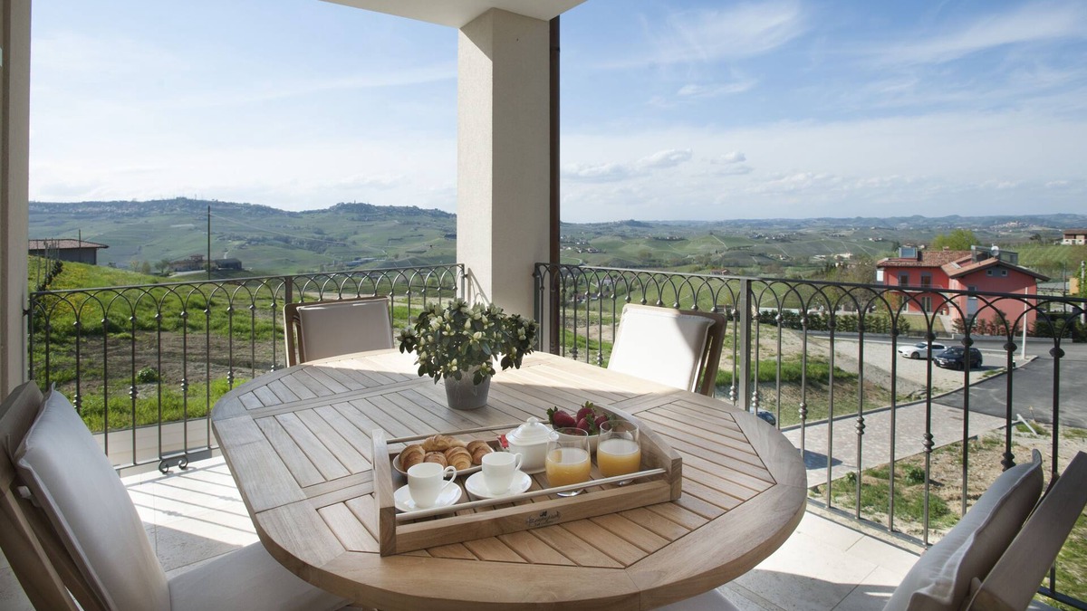 Castiglione Falletto Apartment | Villa Vitae - Luxury apartment Colbert- Apartment with suite on two levels, two panorami terraces and balcony