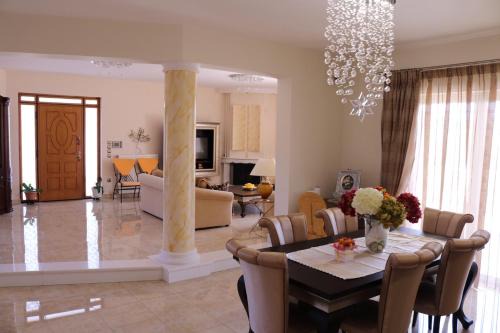 Lavreotiki Villa | Villa VMLT