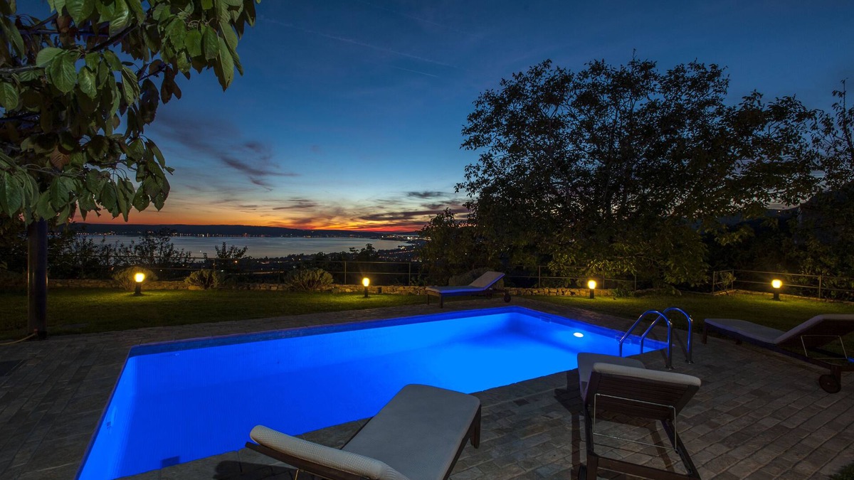 Kastel Kambelovac Villa | Villa Vrh Knježaka Beautifully decorated villa with heated pool