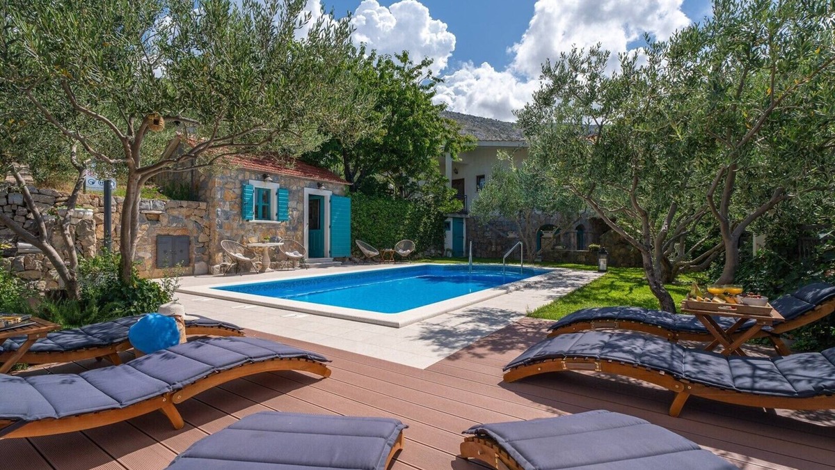 Srinjine Villa | Villa Vultana with heated pool, 4 bedrooms, 3.5 bathrooms, 10 persons max