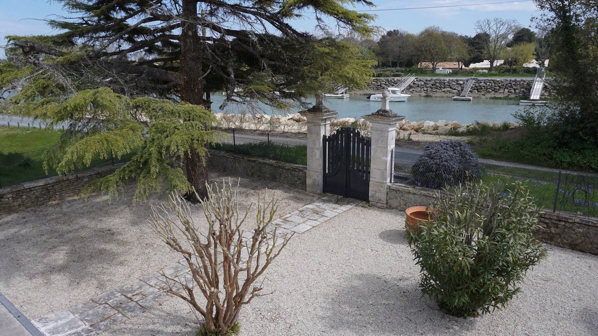 Boyardville House | Villa with swimming pool, on the edge of the Perrotine channel.