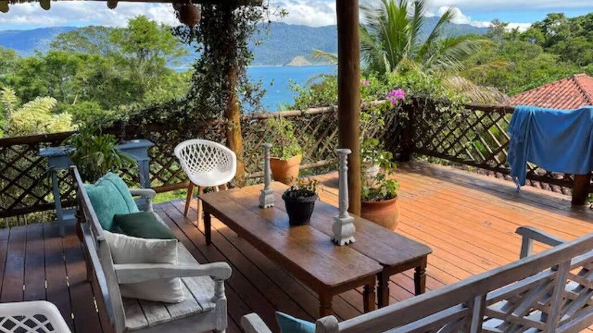 Veloso House | villa w/hot tub — 5 min from the beach!