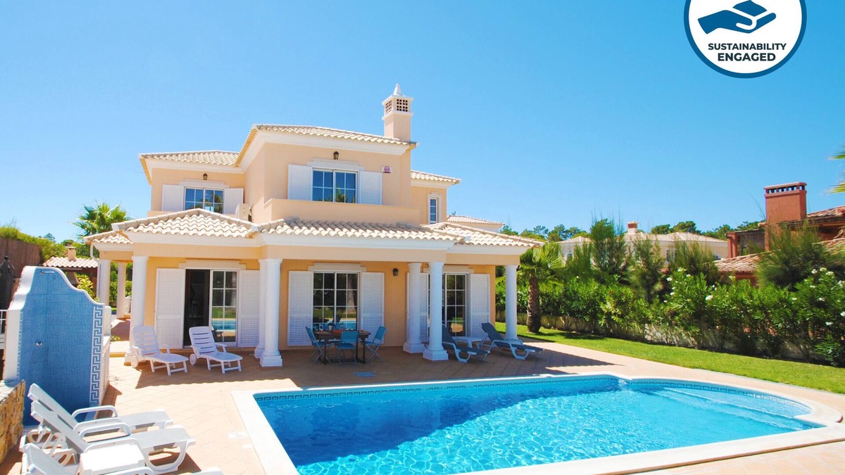 Almancil Villa | Villa w/private pool & BBQ in Varandas do Lago
