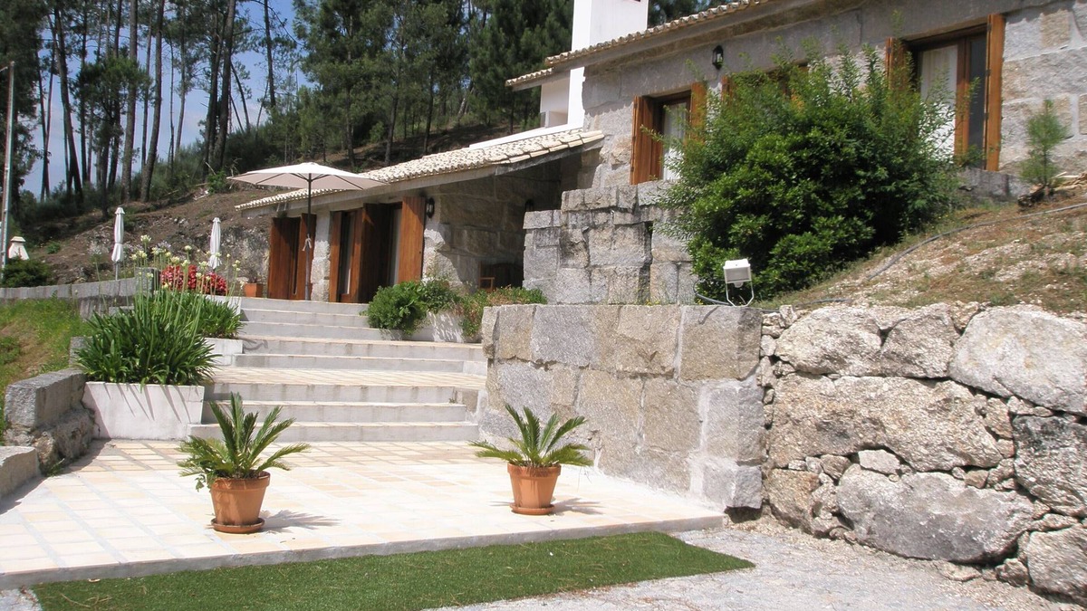 Beijos Villa | Villa w/private pool (with 23700 m2 of green areas) at 40Km from PORTO