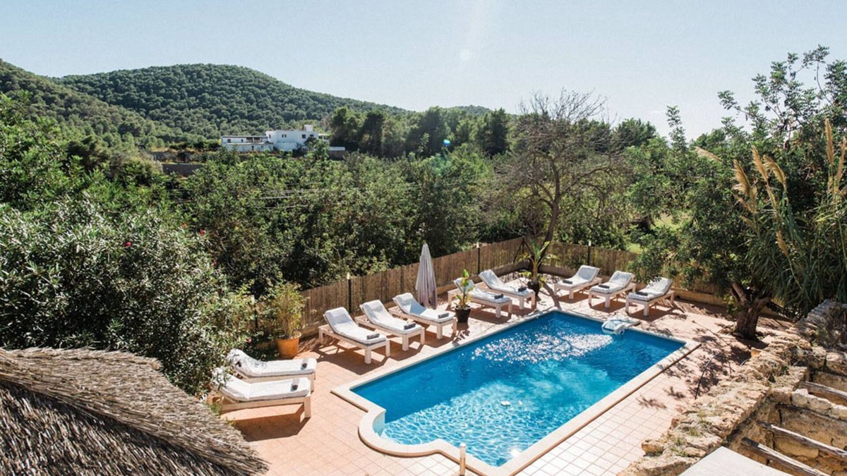 Can Furnet Villa | "VILLA WHITE CACTUS" DJ equipment | 5 min. to Ibiza