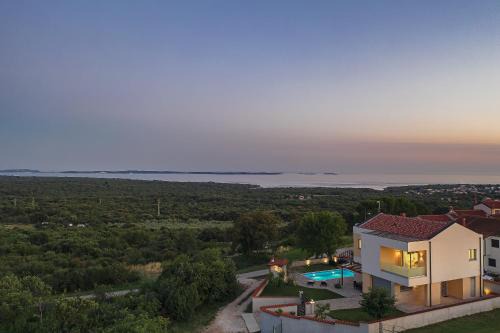 Peroj Villa | Villa White