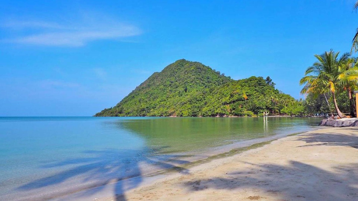 Klong Son Villa | VILLA WHITE SHORE 8 Pax Beachfront Private Pool A/C WiFi near to restaurant
