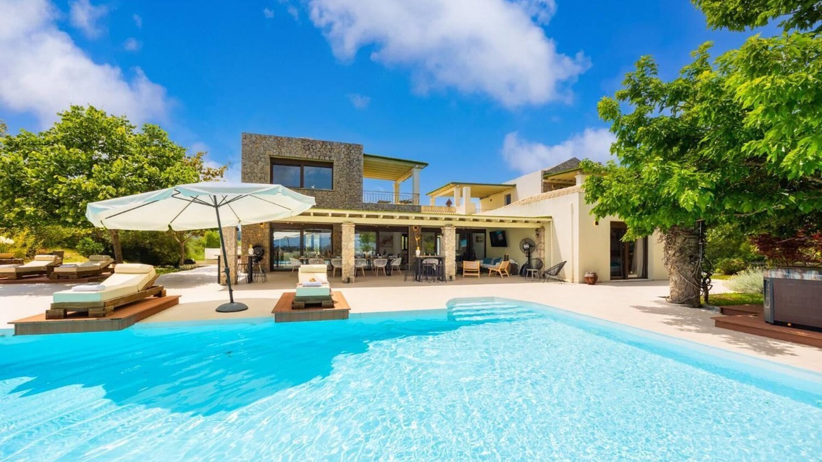 Potamos Villa | Villa Wild Willow - Six Bedroom Villa, Sleeps 16