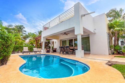 Playacar Fase I Villa | Villa with 4 Bedrooms - Spacious Oceanview with private Pool At Playacar Phase I Pura Vida