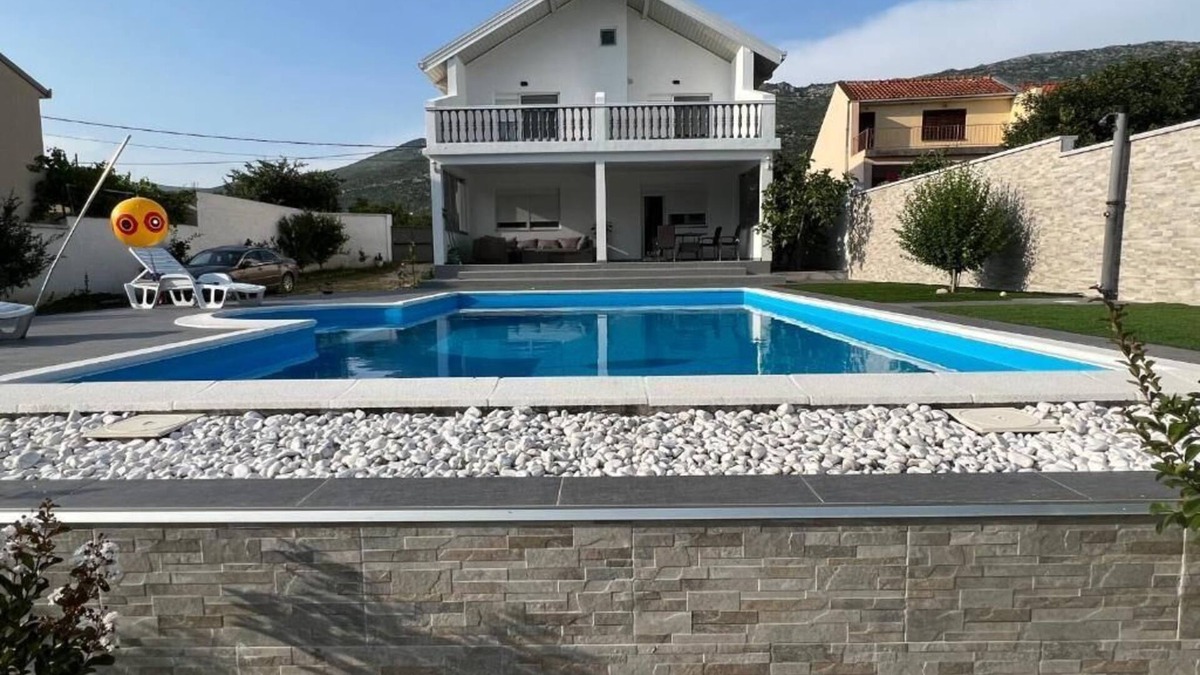 Mostar House | Villa with a pool beside the river Buna