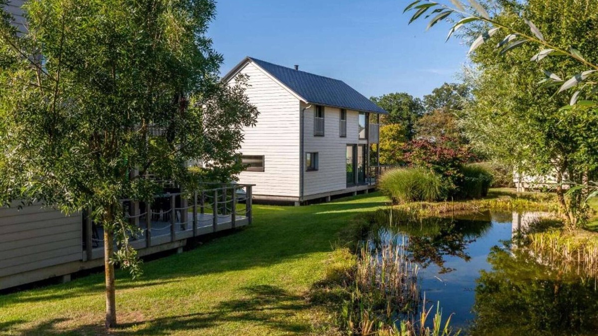 Froidchapelle Villa | Villa with Sauna in Scenic Retreat