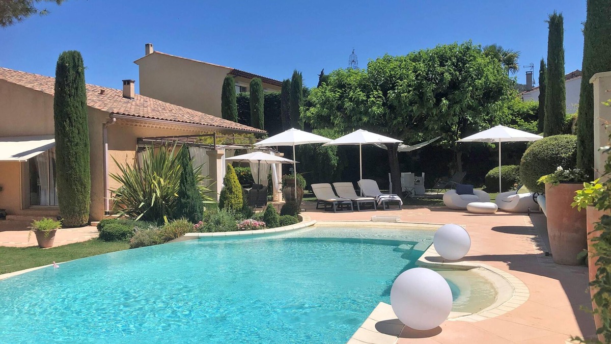Les Mees Villa | Villa with beautiful garden and private pool