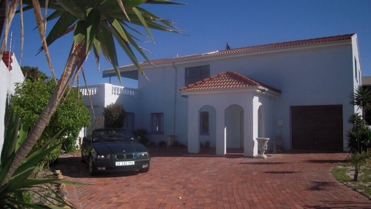 Grassy Park Villa | Villa with beautiful lake view with private pool near nature reserve