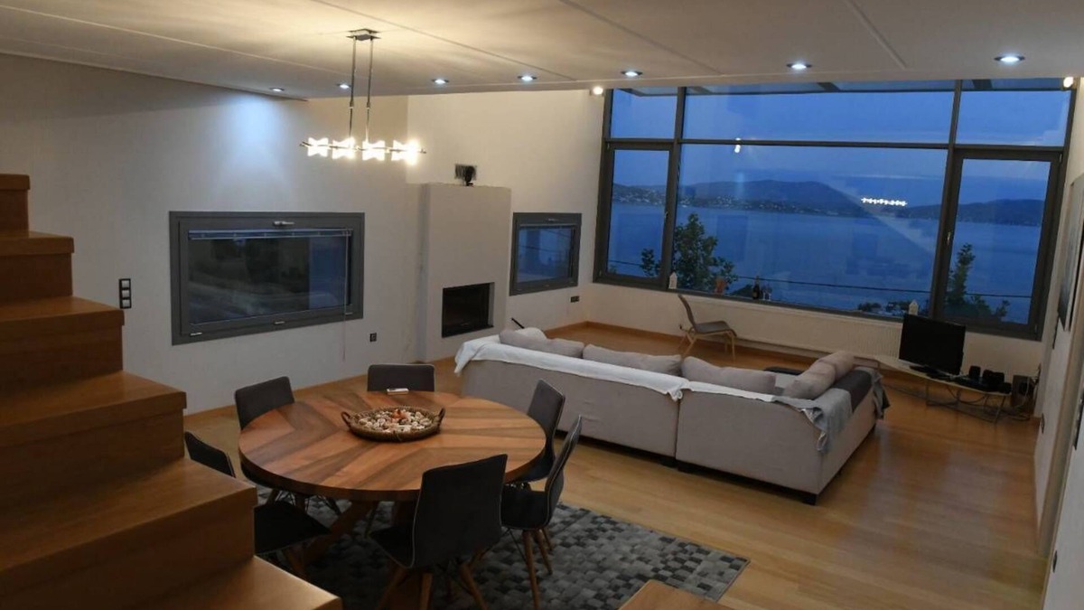 Nea Peramos Villa | Villa with enchanting sea views!