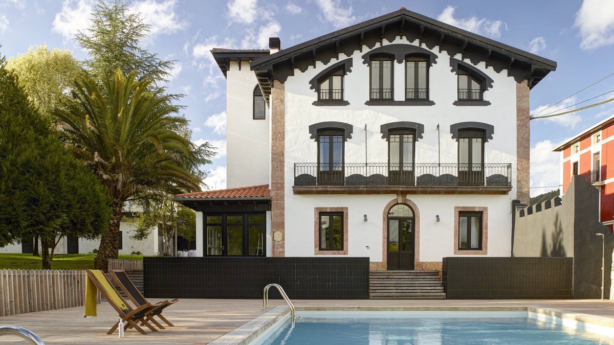 Gautegiz Arteaga Villa | Villa with pool in the Basque Country