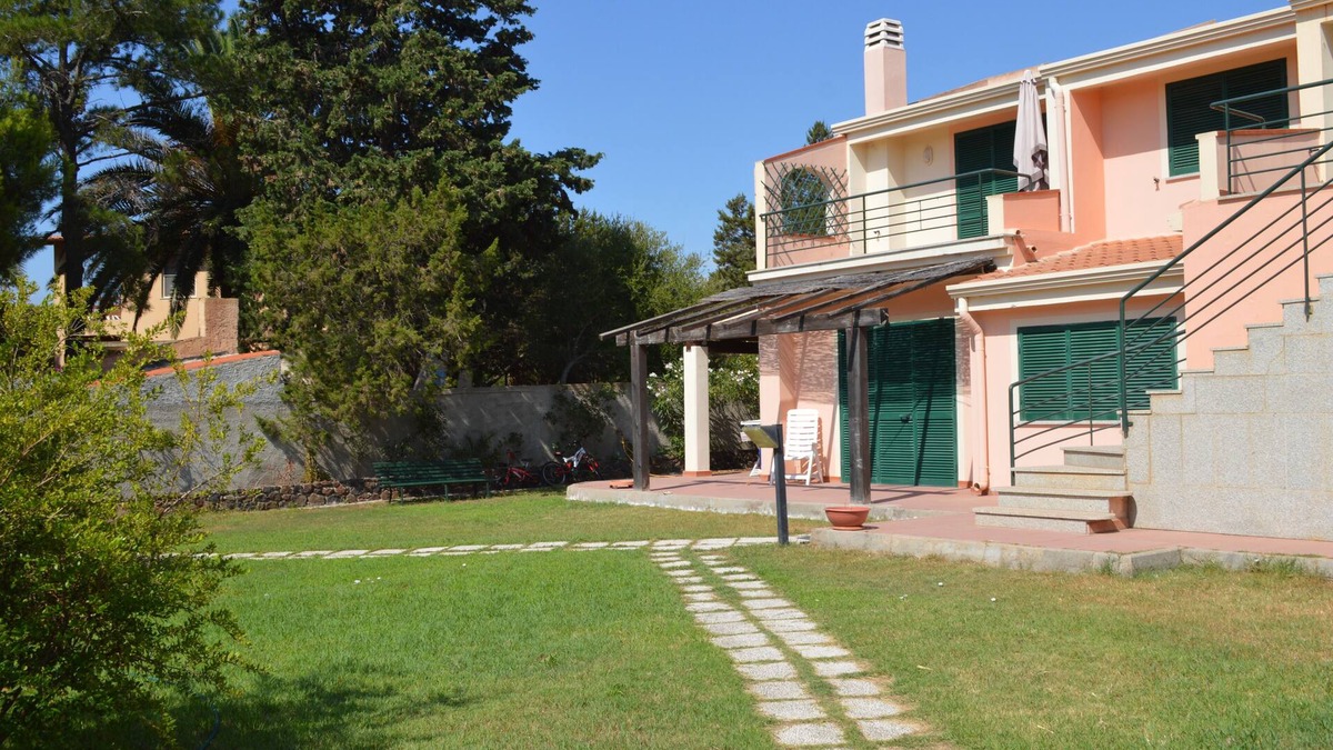Sas Linnas Siccas Apartment | Villa with garden 50 meters from the beach two apartments