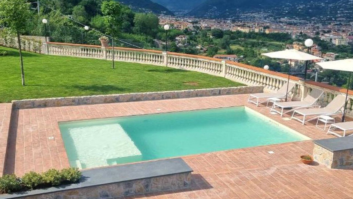Cava de' Tirreni Villa | Villa with garden and pool, with breathtaking views. Private parking.