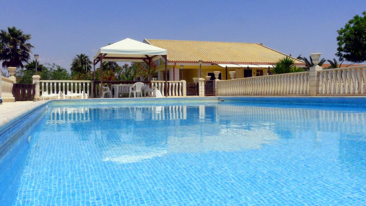 Caucana-finaiti-casuzze-finaiti Nord Villa | Villa with garden and swimming pool very close to the beach