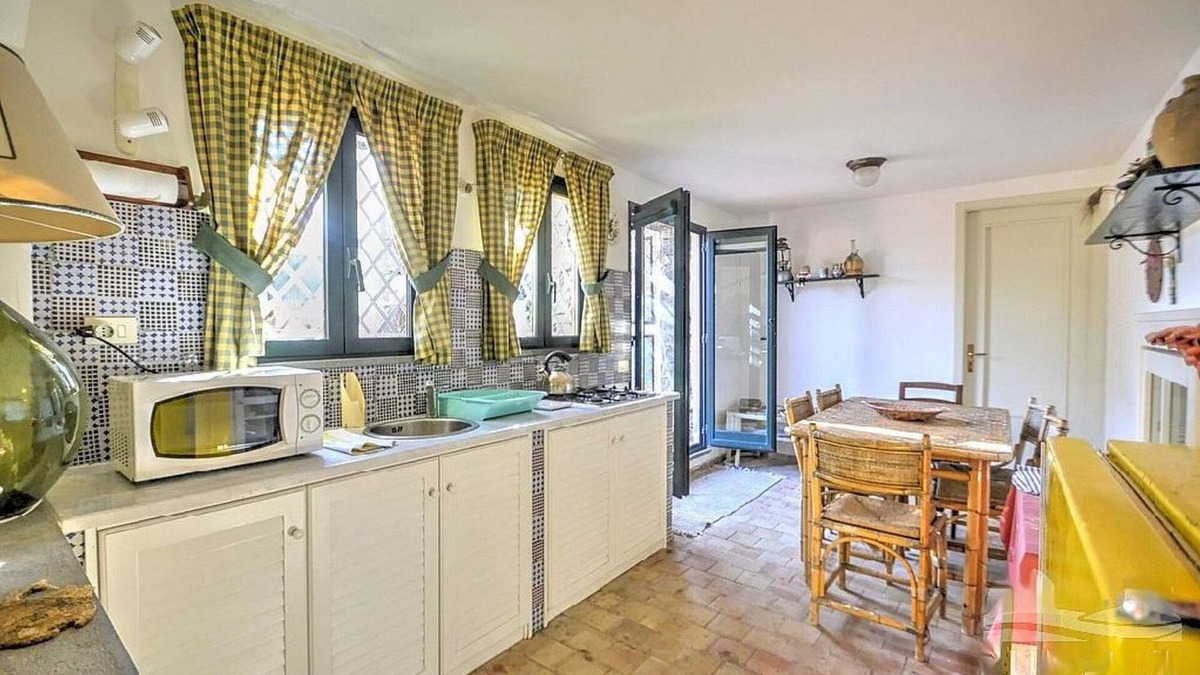Acireale Villa | Villa With Garden in Sicily Near the sea