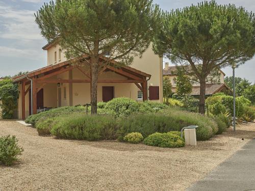 Vasles Villa | Villa with garden near beautiful golf course