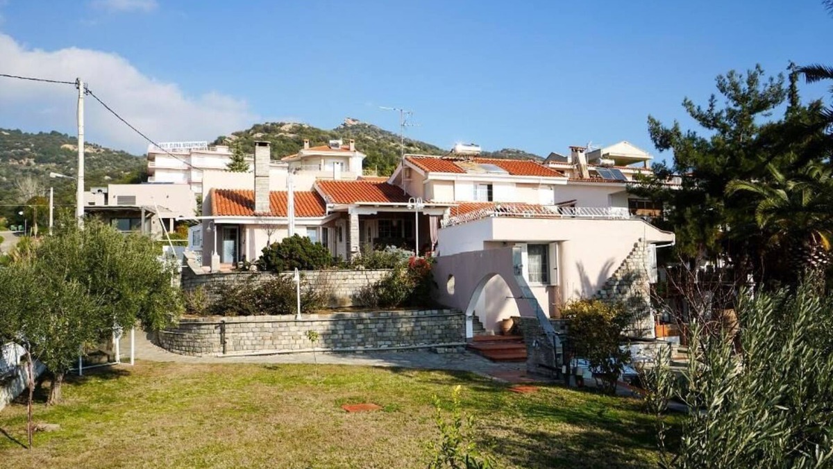 Palaio Tsifliki Villa | Villa with great view and a few steps away from the beach !
