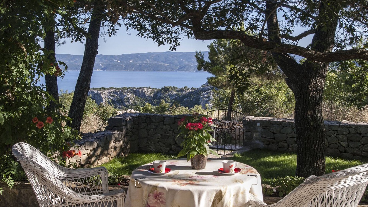 Omis Villa | Villa with heated pool! Enjoy in beautiful sight to the sea, mountains and river