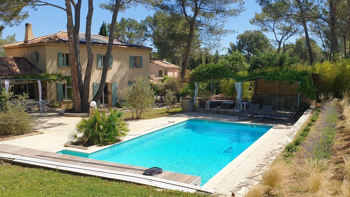 Rousset House | Villa with heated pool facing the Sainte Victoire