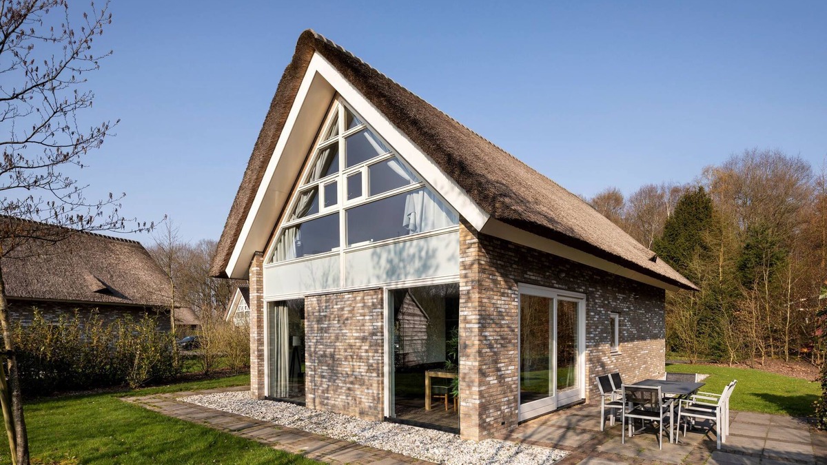 Ruinen Villa | Villa with hot tub and jacuzzi