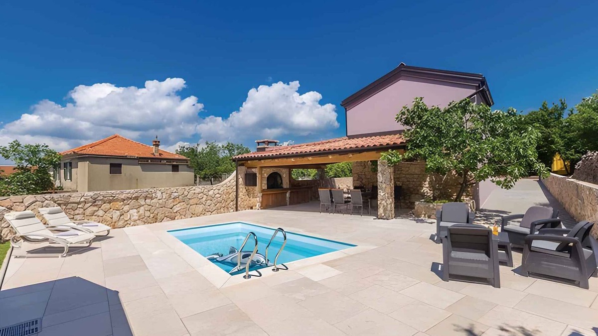Sveti Vid Dobrinjski Villa | Villa with pool