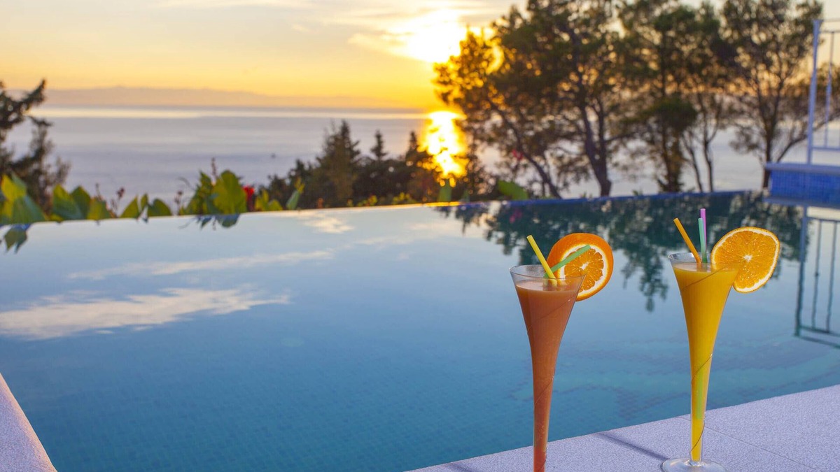 Tucepi House | Villa with infinity pool, teracce and sea view, bbq, internet, two bedrooms