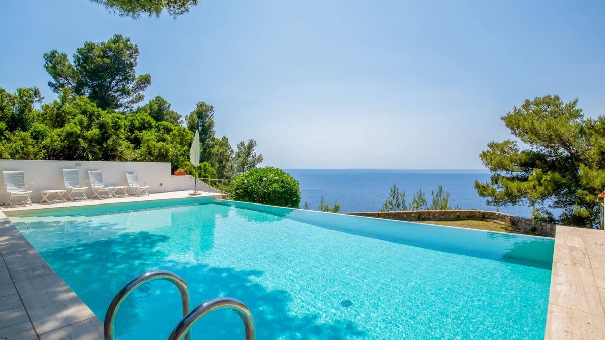 Madonna delle Grazie Villa | Villa with infinity pool and private access to the sea