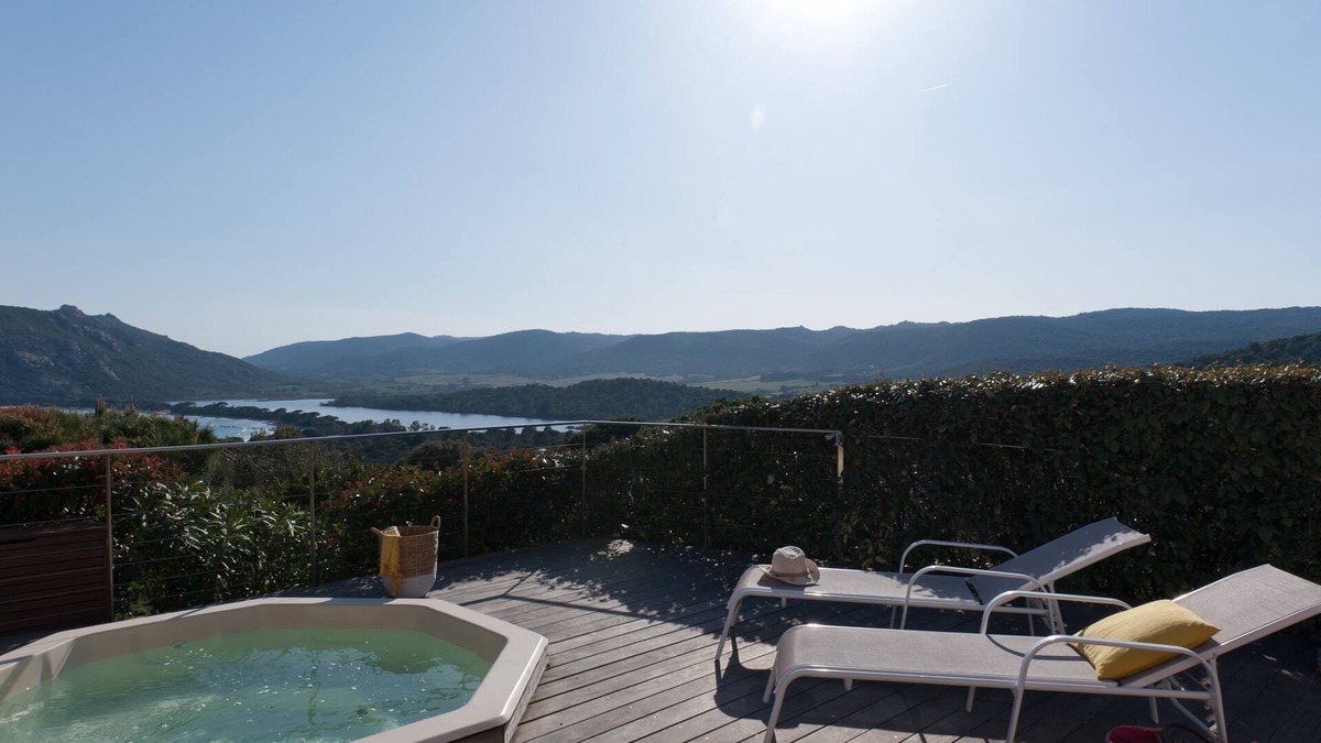 Santa Giulia Villa | Villa with jacuzzi and sea view - Santa Giulia - Residence with swimming pool