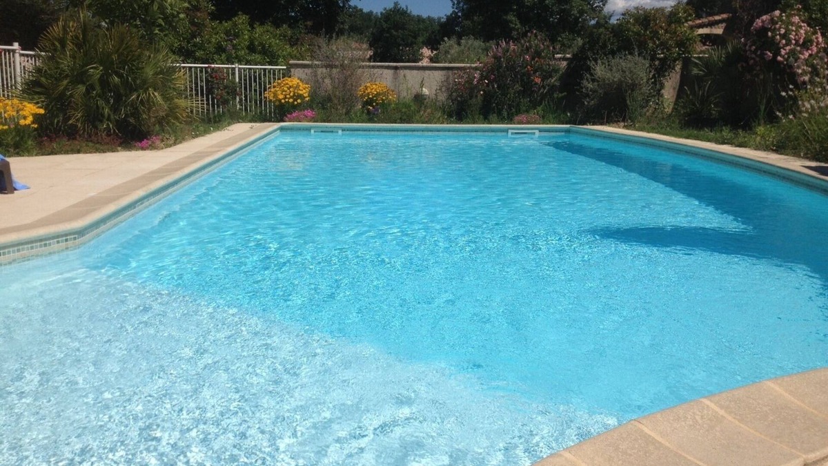 Deaux Villa | Villa with large private and secure swimming pool, quiet, sleeps 4 to 6