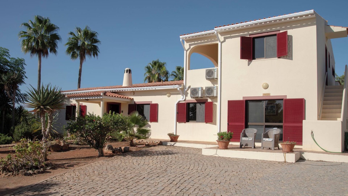 Faro Villa | Villa With New Private Pool (2021) Sleeps 8/Free WiFi available!