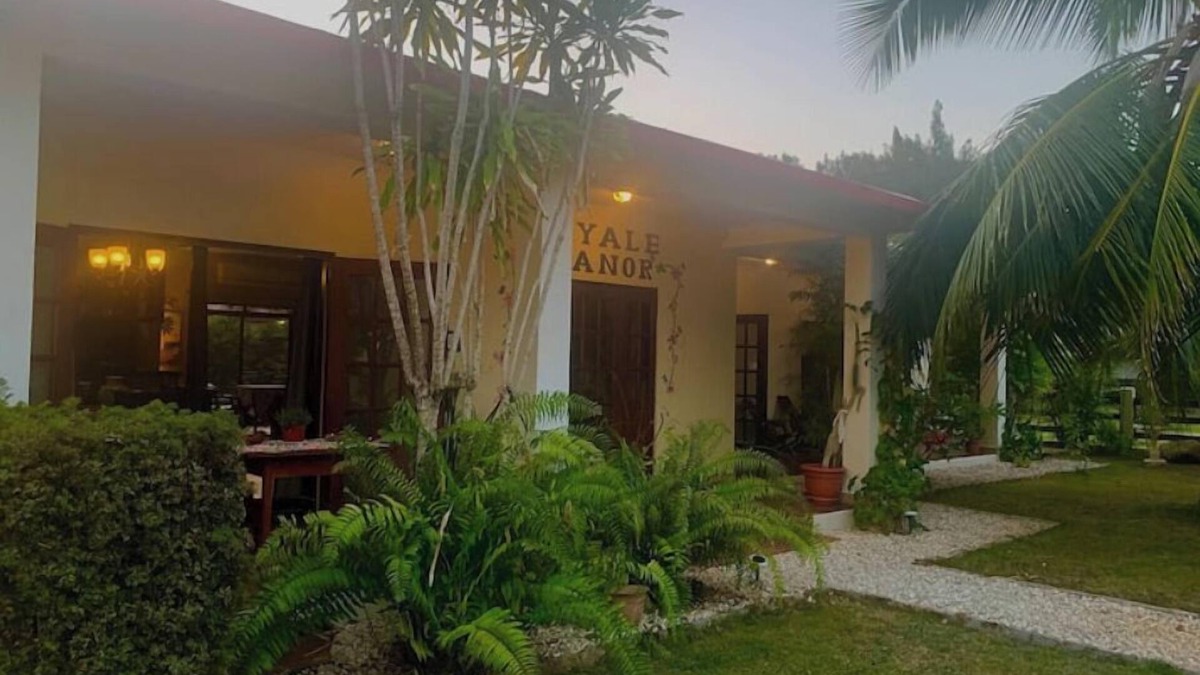 Corozal Cottage | VILLA with Ocean/Canal Views, Pool, King GET 35% OFF WHEN USING US CREDIT CARD.
