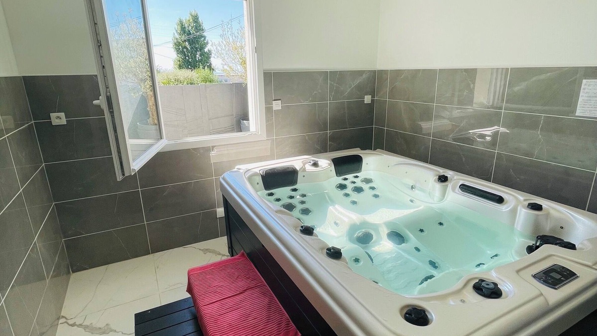 Blainville-sur-Mer House | Villa with private jacuzzi 500m from the sea