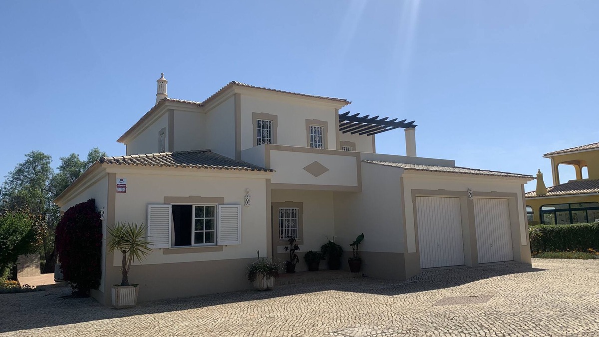 Lagoa e Carvoeiro Villa | Villa With Private Pool And Distant Sea And Mountain Views