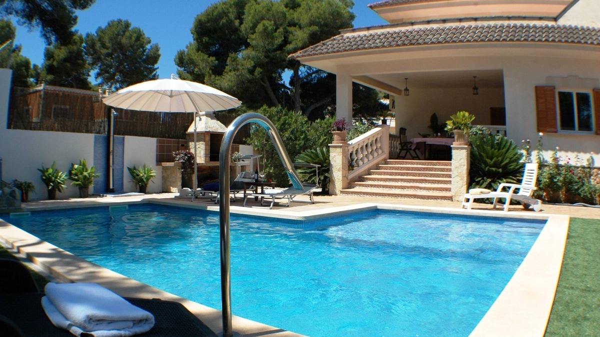 El Arenal House | Villa with pool/Jacuzzi for 10 pax