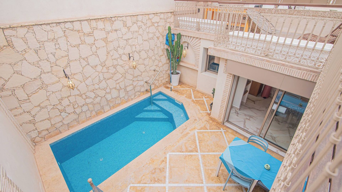 Swiss City Villa | Villa with pool 10 minutes from the beach!