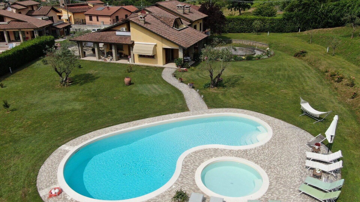 Gragnola Villa | Villa with pool, A/C, garden, Lunigiana