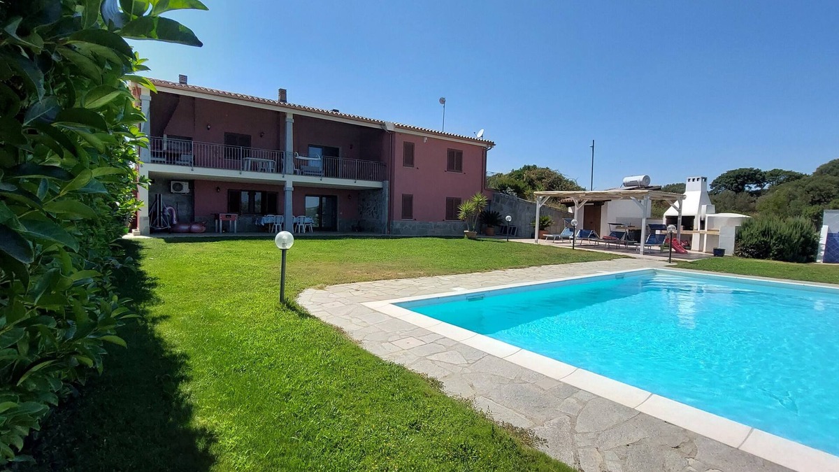 Aratena Villa | VILLA WITH POOL A FEW KM FROM THE SEA