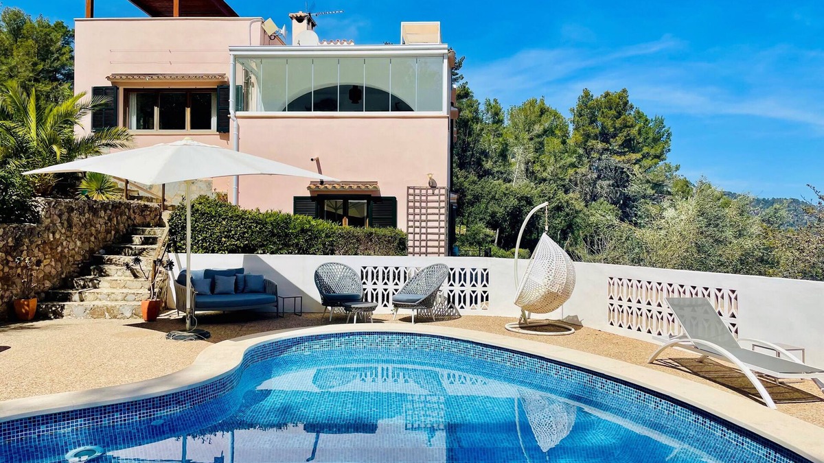 Urbanitzacio Es Verger Villa | Villa with pool and fantastic view of Palma, 7000qm garden, W-Lan