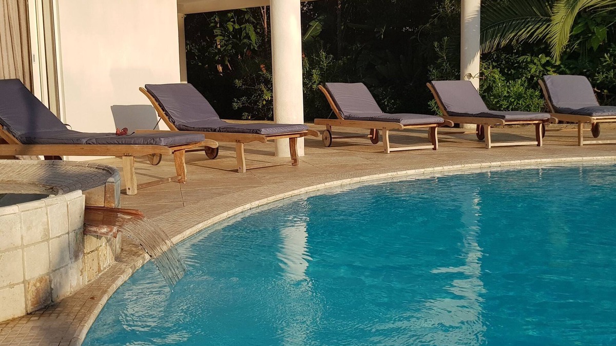 Pietrosella House | Villa with pool and jacuzzi sea view 5 minutes from the beach
