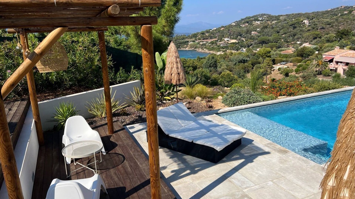 Portigliolo House | Villa with pool and sea view, 5-minute walk from the beach. Relaxation and luxury!