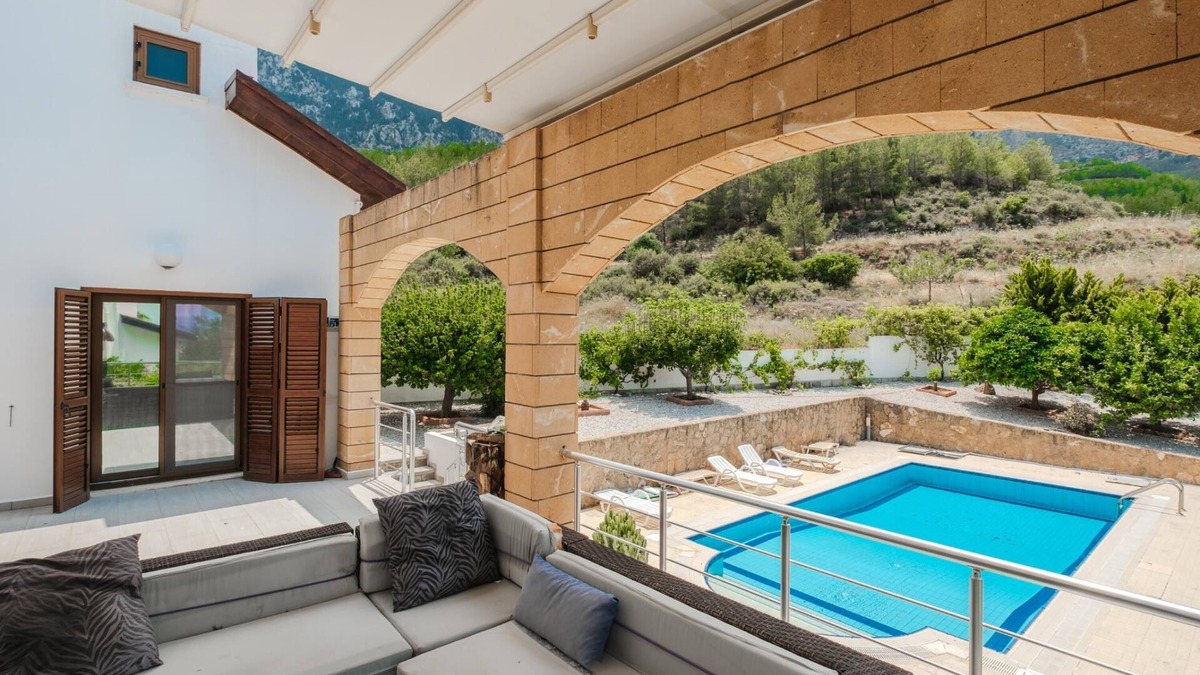 Kyrenia District Villa | Villa with Pool and Garden 9 min to Beach in Lapta